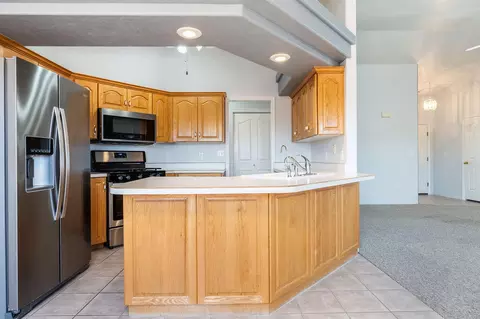 Kitchen - 286 S Xavier Cir, Ivins, UT 84738 photo 2 of 4