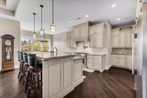 Kitchen - 86 E Kolob Cir, Toquerville, UT 84774 photo 3 of 6