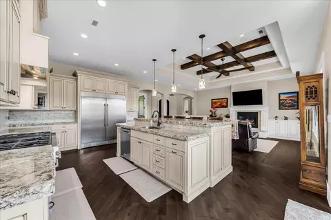 Kitchen - 86 E Kolob Cir, Toquerville, UT 84774 photo 2 of 6