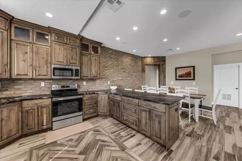 Kitchen - 86 E Kolob Cir, Toquerville, UT 84774 photo 5 of 6