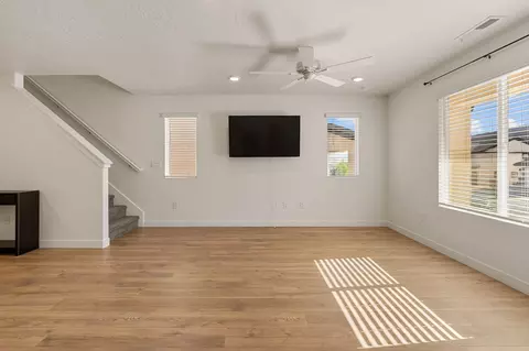 Living - 1737 S Devils Garden Ln, Washington, UT 84780 photo 2 of 3