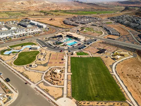 View/Area - 1737 S Devils Garden Ln, Washington, UT 84780 photo 2 of 6