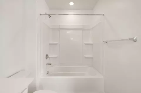 Bath - 1737 S Devils Garden Ln, Washington, UT 84780 photo 3 of 3