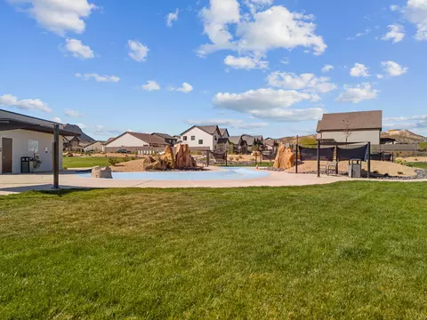 Exterior - 1737 S Devils Garden Ln, Washington, UT 84780 photo 5 of 7