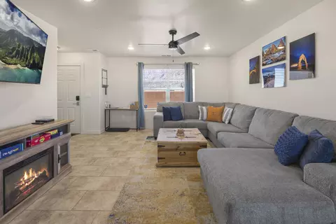 Living - 3853 S Red Valley Cir #22A1, Moab, UT 84532 photo 3 of 3