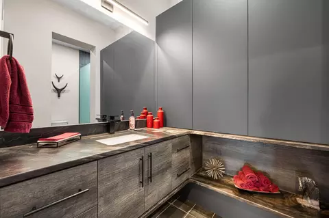 Bath - 646 E Pine St, Washington, UT 84780 photo 1 of 9