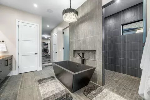 Bath - 646 E Pine St, Washington, UT 84780 photo 3 of 9