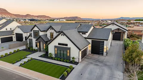 Exterior - 646 E Pine St, Washington, UT 84780 photo 3 of 13