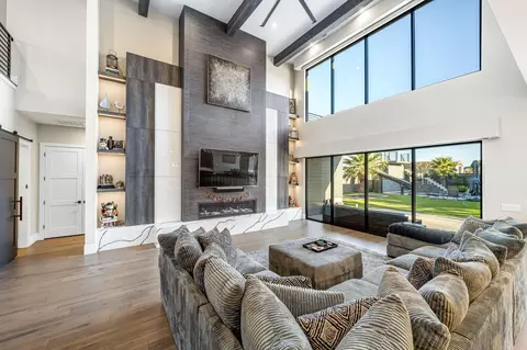 Living - 646 E Pine St, Washington, UT 84780 photo 2 of 5