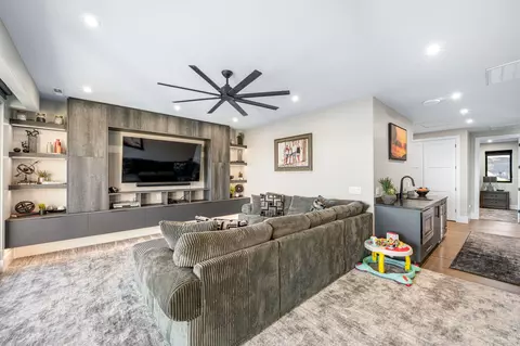Living - 646 E Pine St, Washington, UT 84780 photo 5 of 5