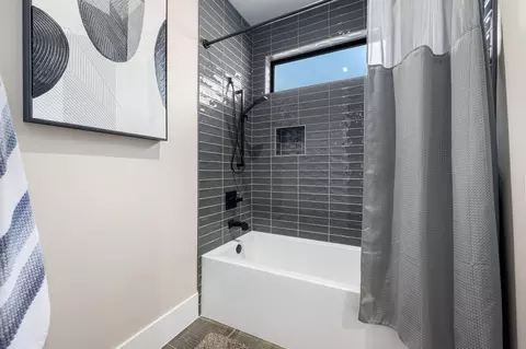 Bath - 646 E Pine St, Washington, UT 84780 photo 8 of 9