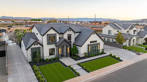 Exterior - 646 E Pine St, Washington, UT 84780 photo 2 of 13