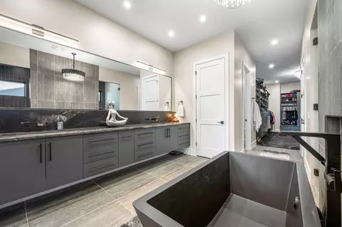 Bath - 646 E Pine St, Washington, UT 84780 photo 4 of 9