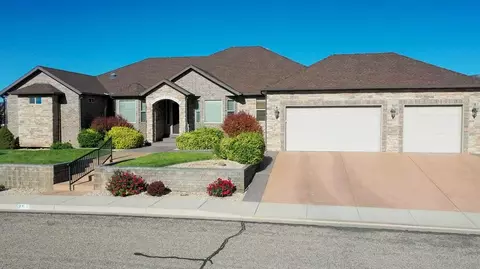 Exterior - 252 S Ridgeview W, Cedar City, UT 84720 photo 2 of 13