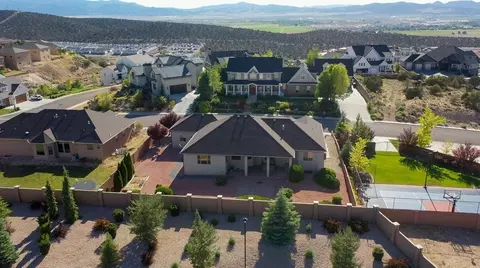 View/Area - 252 S Ridgeview W, Cedar City, UT 84720 photo 2 of 12