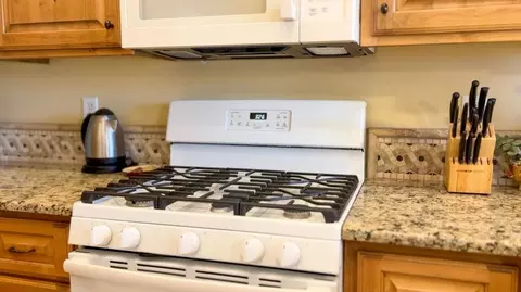 Kitchen - 252 S Ridgeview W, Cedar City, UT 84720 photo 2 of 5