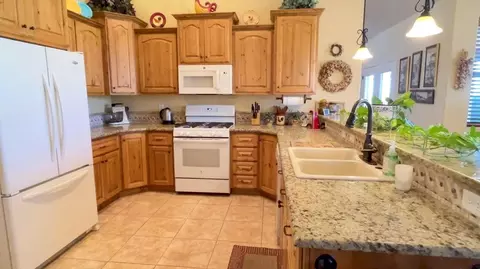 Kitchen - 252 S Ridgeview W, Cedar City, UT 84720 photo 1 of 5
