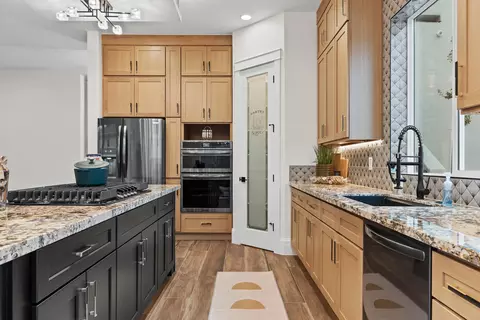 Kitchen - 1108 Florence Cir, Hurricane, UT 84737 photo 2 of 6