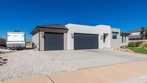 Exterior - 3012 S 3430 E, Saint George, UT 84790 photo 3 of 7