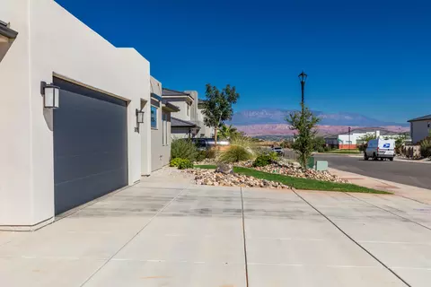 Exterior - 3012 S 3430 E, Saint George, UT 84790 photo 4 of 7