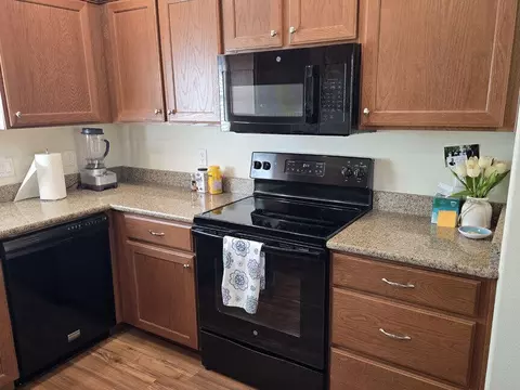 Kitchen - 2615 E Hilltop Ledge Dr, Washington, UT 84780 photo 2 of 3