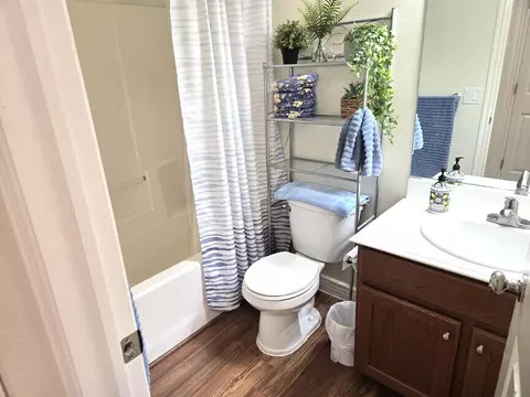 Bath - 2615 E Hilltop Ledge Dr, Washington, UT 84780 photo 2 of 2