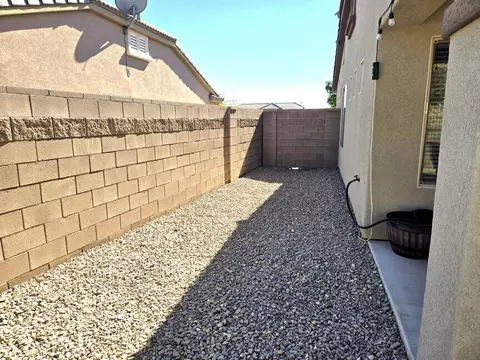 Exterior - 2615 E Hilltop Ledge Dr, Washington, UT 84780 photo 7 of 7