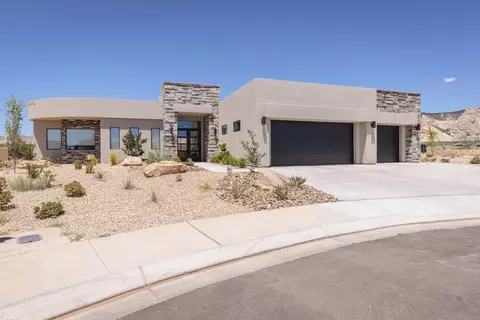 Exterior - 1206 W Doonbeg Ct, Saint George, UT 84770 photo 2 of 8