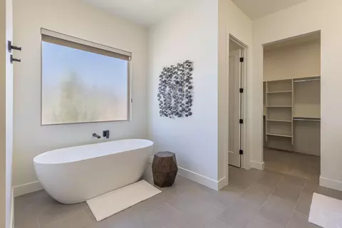 Bath - 1206 W Doonbeg Ct, Saint George, UT 84770 photo 1 of 6