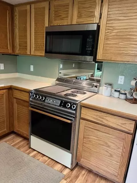 Kitchen - 150 W Ridge View St #233, Brian Head, UT 84719 photo 4 of 5