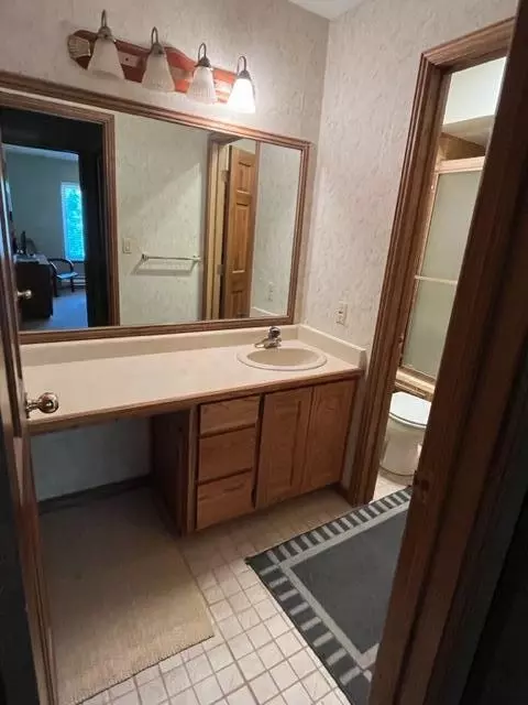 Bath - 150 W Ridge View St #233, Brian Head, UT 84719 photo 1 of 2