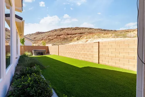 Exterior - 2901 E Rill Dr, Washington, UT 84780 photo 7 of 9