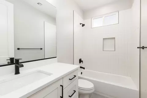 Bath - 2901 E Rill Dr, Washington, UT 84780 photo 1 of 5