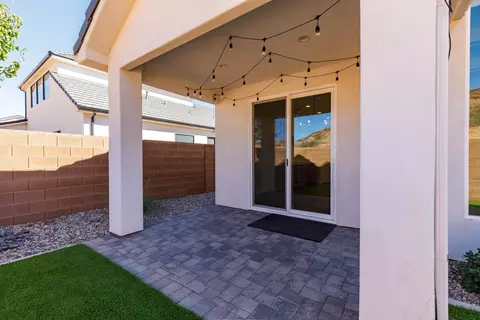 Exterior - 2901 E Rill Dr, Washington, UT 84780 photo 5 of 9