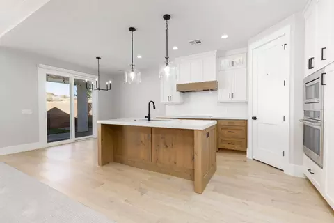 Kitchen - 2901 E Rill Dr, Washington, UT 84780 photo 1 of 2