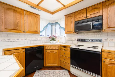 Kitchen - 970 E 700 S #15, Saint George, UT 84790 photo 2 of 3