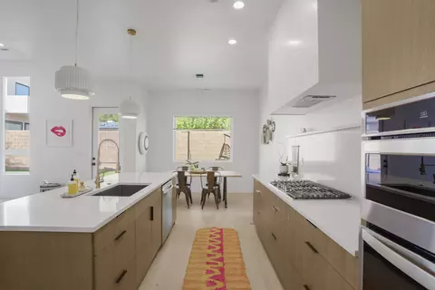 Kitchen - 233 E 300 N, Ivins, UT 84738 photo 2 of 2