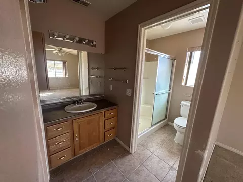 Bath - 504 E Telegraph St # 8, Washington, UT 84780 photo 2 of 3