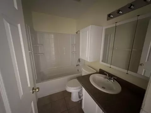 Bath - 504 E Telegraph St # 8, Washington, UT 84780 photo 1 of 3