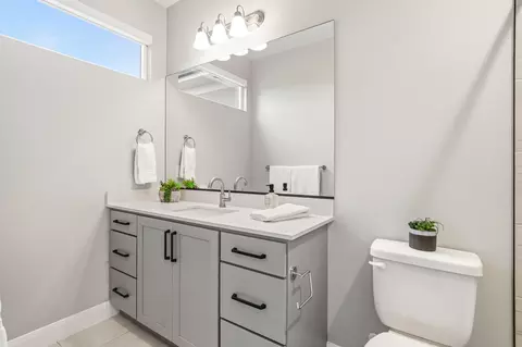Bath - 1060 W Jonathon Dr, Washington, UT 84780 photo 3 of 4