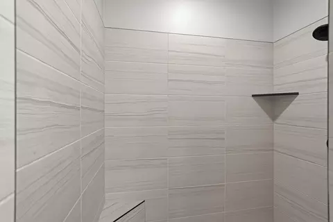 Bath - 1060 W Jonathon Dr, Washington, UT 84780 photo 2 of 4