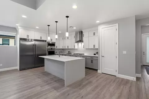 Kitchen - 1060 W Jonathon Dr, Washington, UT 84780 photo 2 of 3