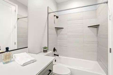 Bath - 1060 W Jonathon Dr, Washington, UT 84780 photo 4 of 4