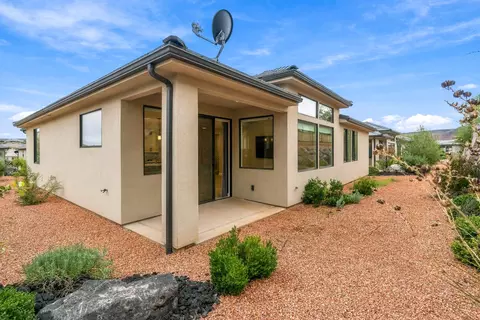 Exterior - 1060 W Jonathon Dr, Washington, UT 84780 photo 3 of 3