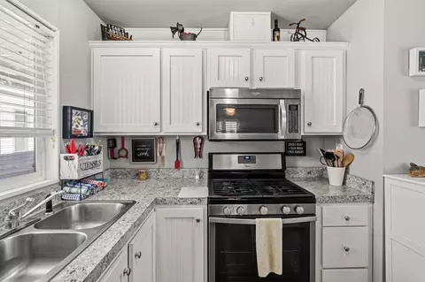 Kitchen - 1160 E Telegraph St #80, Washington, UT 84780 photo 4 of 4