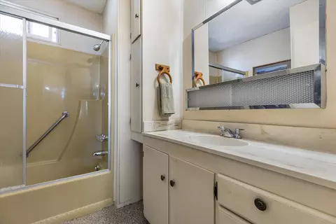 Bath - 175 E 300 N, Ivins, UT 84738 photo 1 of 1