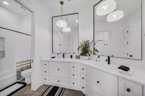 Bath - 761 E Queensridge Dr, Washington, UT 84780 photo 1 of 9