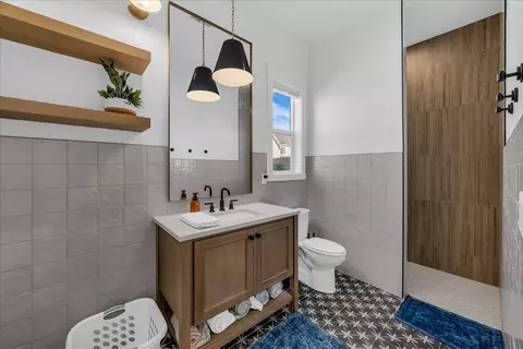 Bath - 761 E Queensridge Dr, Washington, UT 84780 photo 8 of 9