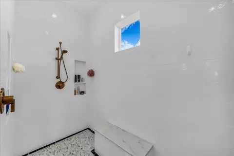 Bath - 761 E Queensridge Dr, Washington, UT 84780 photo 7 of 9