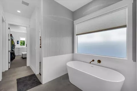 Bath - 761 E Queensridge Dr, Washington, UT 84780 photo 6 of 9